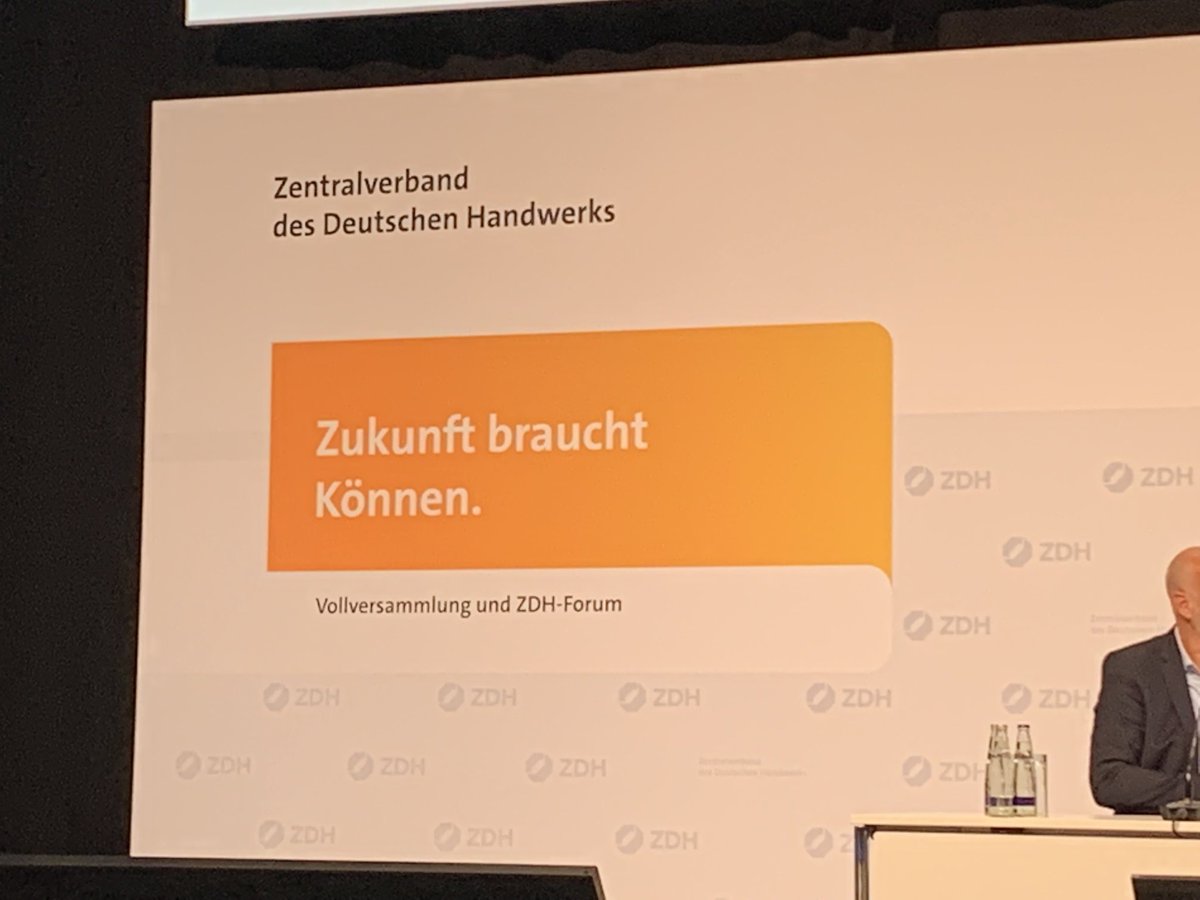 PreuschoffBeate's tweet photo. Was Arbeitsmarktpolitik&amp; Zuwanderung zur Fachkräftesicherung beitragen können,wird im Panel 2 diskutiert mit designierter ⁦@Bundesagentur⁩ Vorsitzenden Nahles,IW-Direktor ⁦@michael_huether⁩ ,Claudia Beil v UnternehmerFrauen im Handwerk&amp; @ZDH_news #Schwannecke #IHM2022 https://t.co/roW0WEKHdY