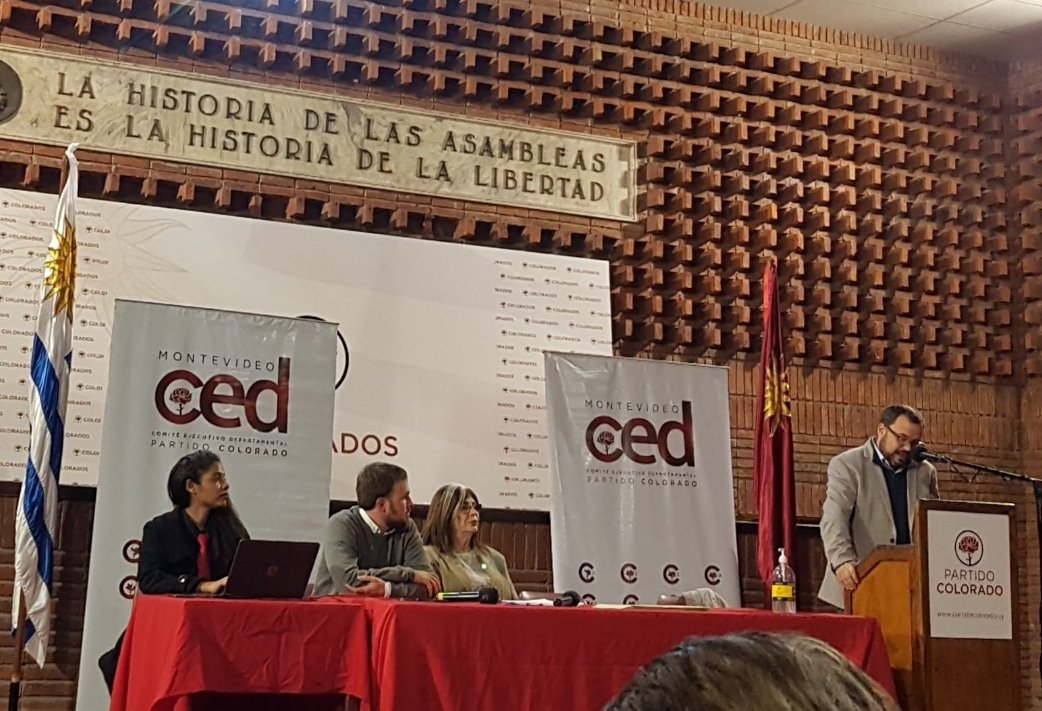 FATIMABARRUTTA's tweet photo. En el día de ayer, convencionales participaron de la Convención departamental de Montevideo. El  @CEDMontevideo realizó un emotivo reconocimiento a todas las flamantes autoridades electas de los clubes zonales, felicitaciones a todos!
Lindo cierre de cambio de gestión. https://t.co/gOrQCdktBk