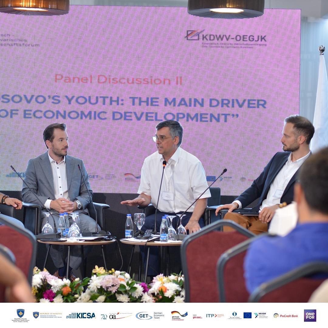 Cacttus_Sha's tweet photo. Armend Malazogu, Drejtor Ekzekutiv në CACTTUS ishte pjesë e panelit të diskutimit me temën: “Kosovo’s youth: The main driver of economic development” organizuar nga Oda Ekonomike Gjermane e Kosovës. https://t.co/AjBUKRYqjt