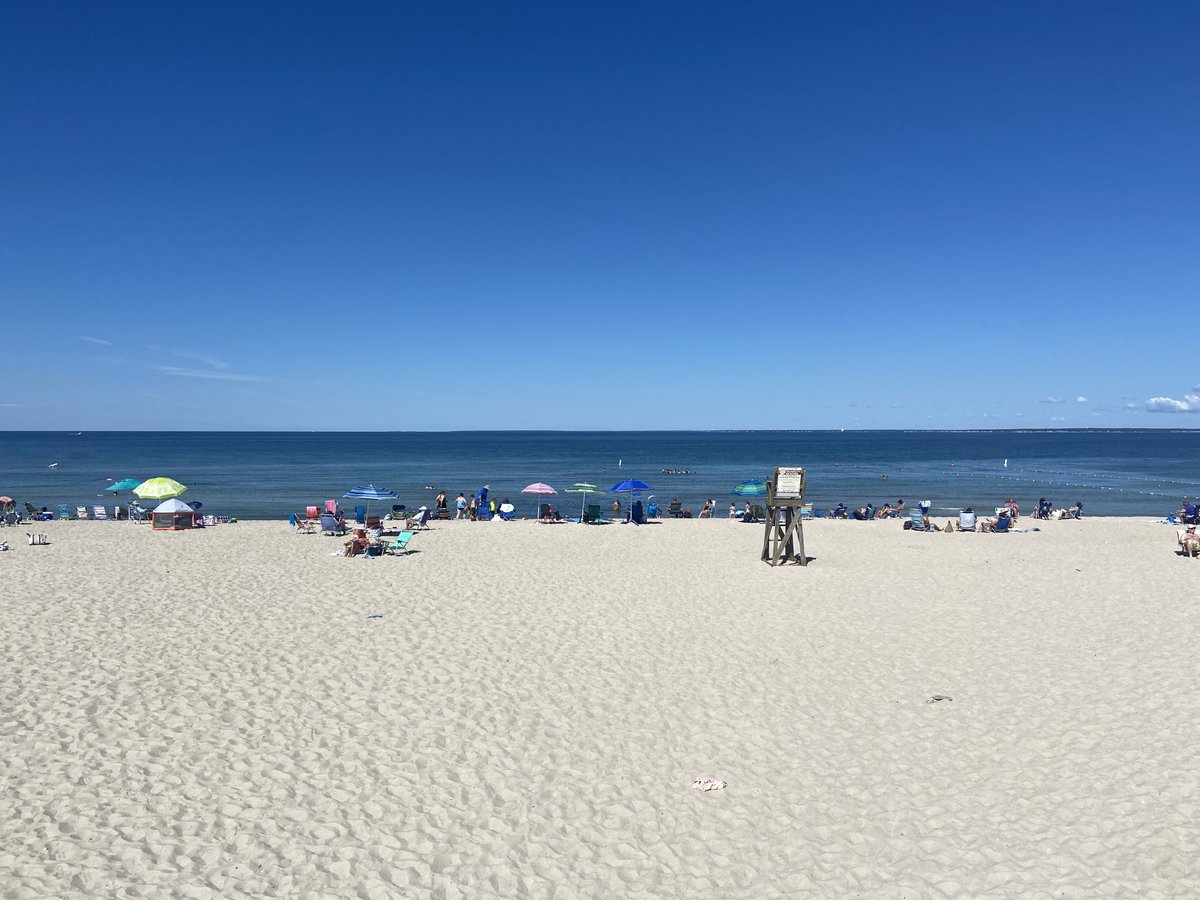 ErinaMary's tweet photo. Here’s to great public beaches!  Old Silver, Falmouth MA #lovethosesummerswims https://t.co/jxQoah98YU