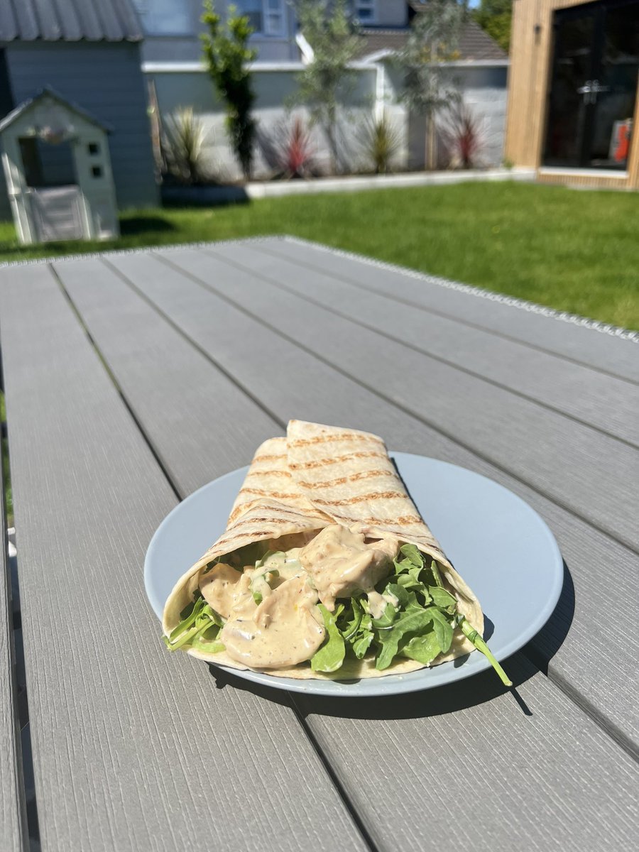 michellemcma's tweet image. Tasty summer lunch ready in 5. Creamy, cheesy @PhiladelphiaUki chicken and rocket wrap. #DeliciouslySimple 😍