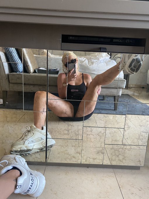 insert face here https://t.co/y6epVwSTWv<a href="/tag/avnawards2023"class="tags"><span>#avnawards2023</span></a>