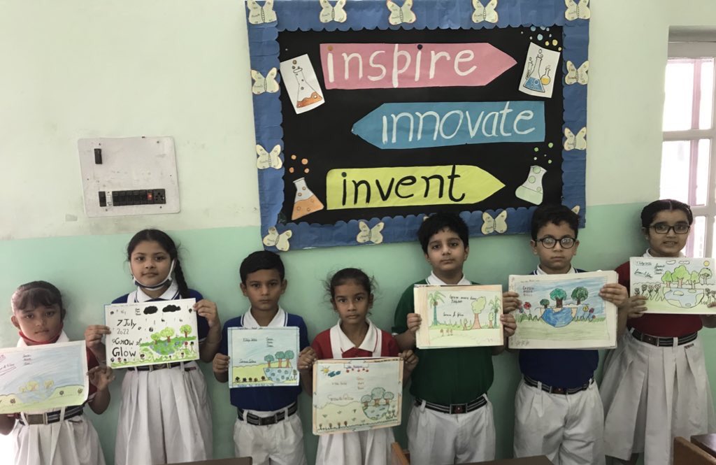Kanchangold0044's tweet photo. Students make posters and slogans on #Van #Mahotsav .Also paint pot for tree plantation.They enjoy  alot while doing their activity.@pkdhillon08 @charuchhabra2 @JyotiBh28005578 @VeenaMehmi https://t.co/7prPbm01my