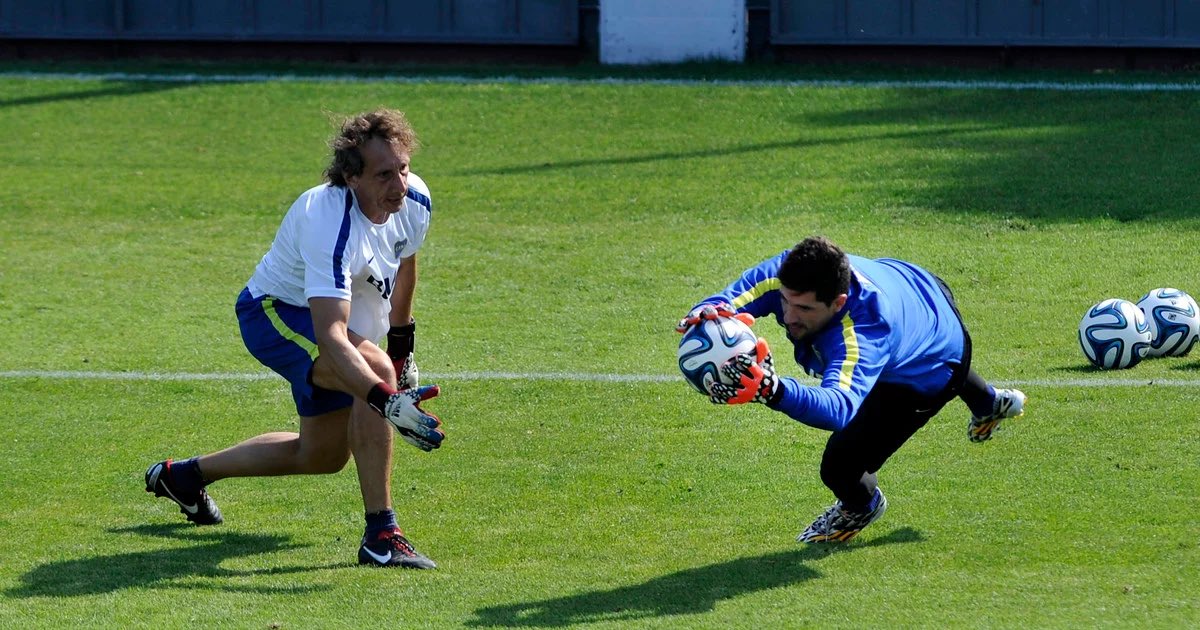 xeneizedprimera's tweet photo. ✏️ #DT | ❌ #Kruppoviesa y #Gaggero no continuarán en el club, quienes llegaron de la mano de #Battaglia. Mientras que #Gayoso (entrenador de arqueros) y #Herron (ayudante técnico) continuarán en el club. https://t.co/6lB8kCUAPc