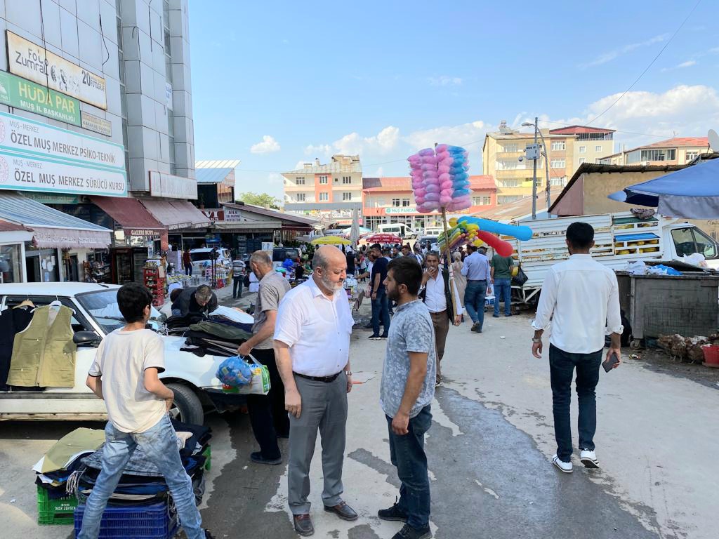 Mübarek #KurbanBayramı öncesi esnaf ve vatandaşlarımızı ziyaret ederek, hasbihalde bulunduk. Tüm esnaflarımıza bol kazançlar diliyorum.