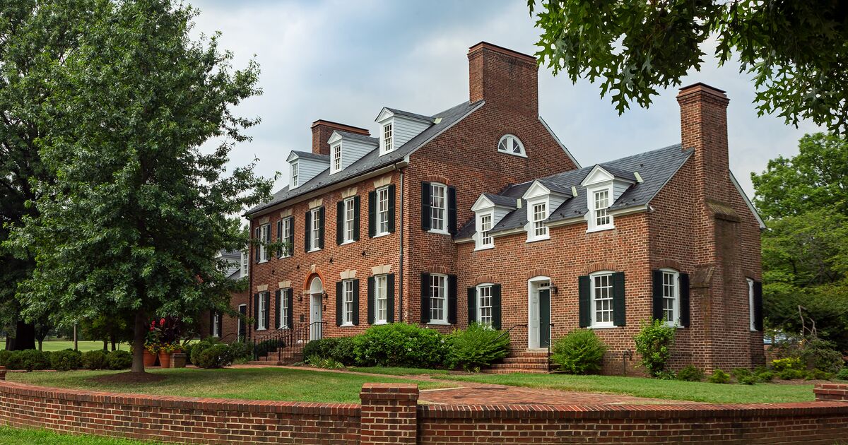 Our campus is filled with history. Did you know The Rossborough Inn is the oldest building on campus, even older than the university? This historic site was once an inn and tavern, then a faculty residence during the Civil War.