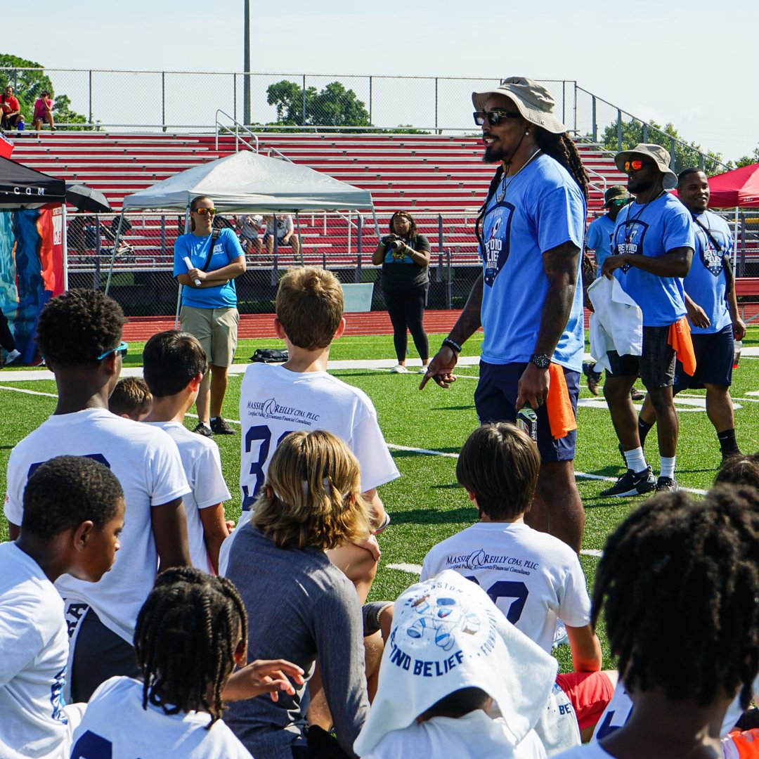 SuncoastCU's tweet photo. He brought along other current and former football players to help out, like Sammy Watkins, Stantley Thomas-Oliver, Brian Burns II, Jaylen Watkins, and Jabari Price. And our own teammates volunteered their time too! https://t.co/BTN0jSYlPy