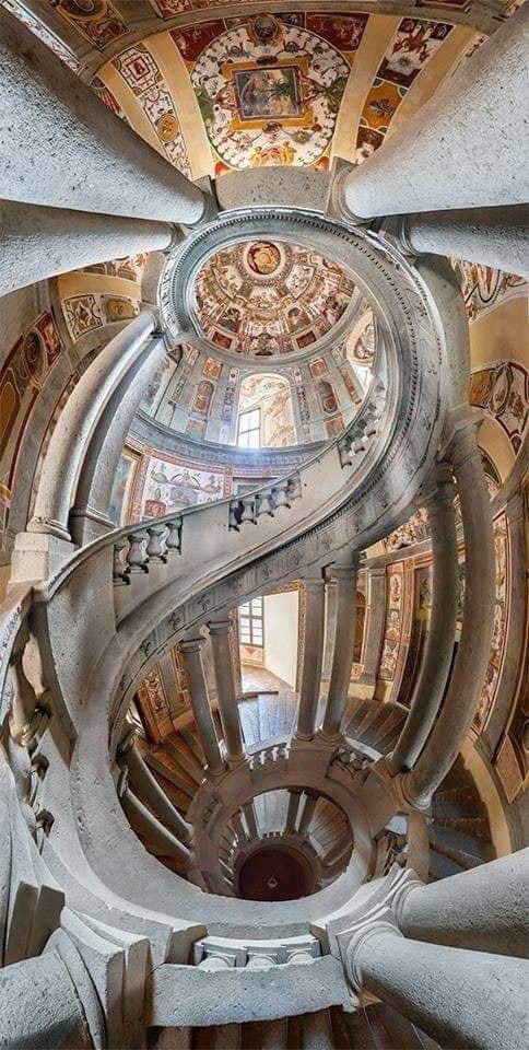 artemisiaitaly's tweet photo. La Scala Regia di Palazzo Farnese a Caprarola, nel Lazio, realizzata dall'architetto Jacopo Barozzi da Vignola nella seconda metà del 16° secolo. 

(📸 by Silvio Zangarini) https://t.co/L7klWTsnHU