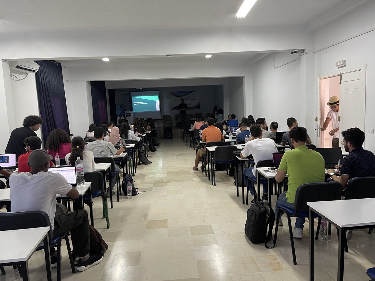 #Serverless educational roadshow is underway! ⁦<a href="/benjamin_l_s/">Ben</a>⁩ is explaining the Serverless services and how they work together to build event driven applications. #ShababsOnTour