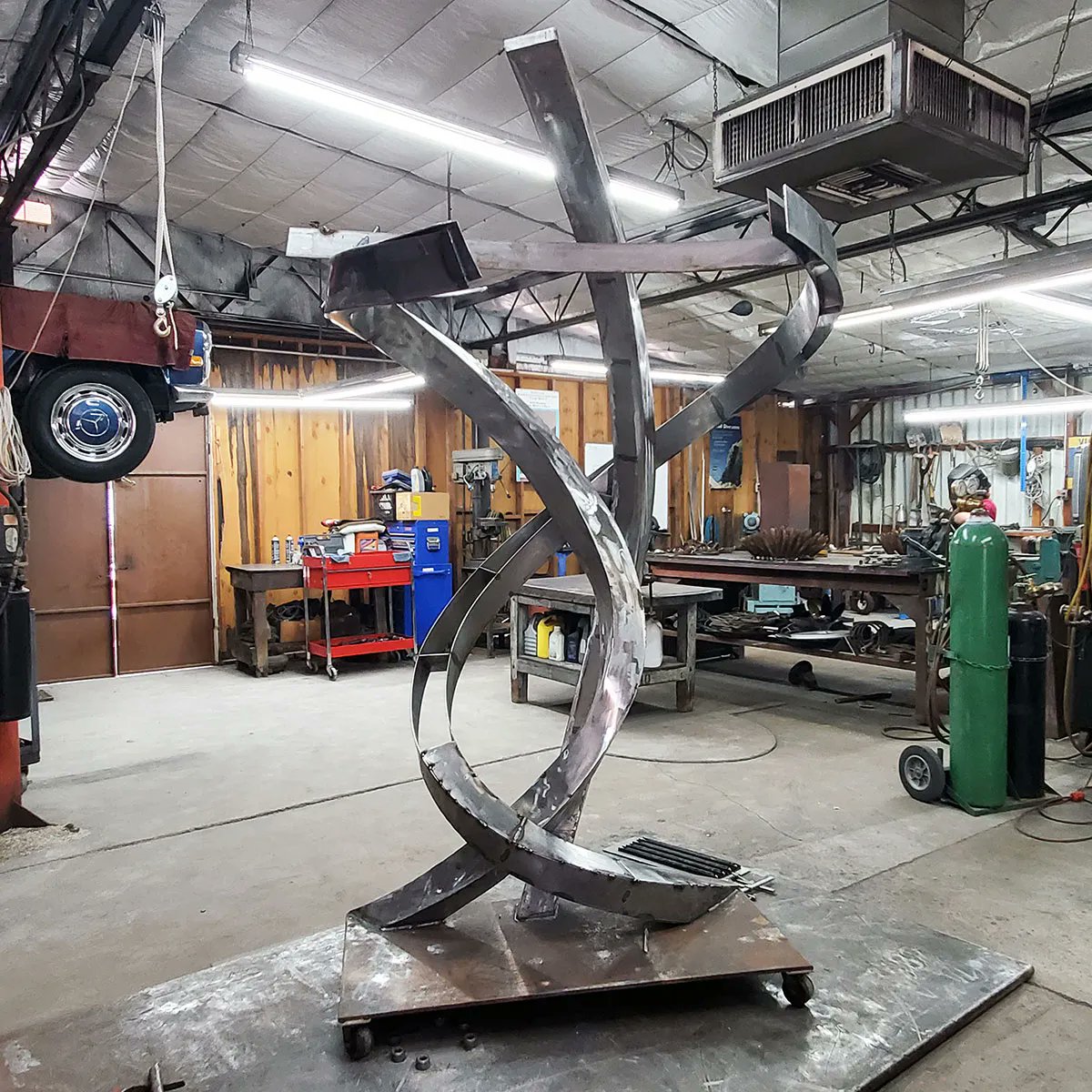 KevinCaronArt's tweet photo. Another view of my wild sound sculpture Hell's Bells. The bracing will go away once the "arms" are structurally strong enough to maintain their location on their own ....
.
#soundsculptures #artworkinprocess #artinprocess #artunderway #insideartistsstudio #KevinCaronArt https://t.co/eFMd6ijHfX