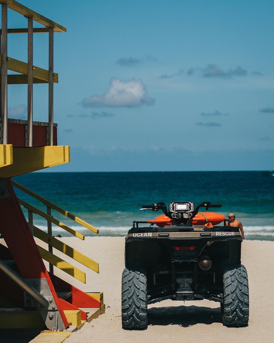 sjphoto21's tweet photo. You think you have what it takes to be an ocean guard? π© π€
β
#miami #lifeguard #miamilifeguardtower #lifeguardshack #miamibeach #southbeach #miamiphotographer #photooftheday #photography #beautifuldestinations #travel #travelphotography #explore #oceanlife #beachday https://t.co/M7kfCs9Dzs