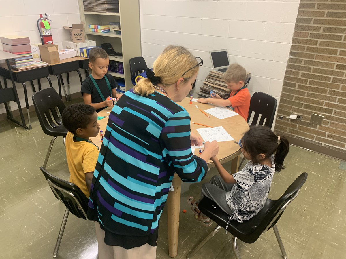 PCSDsummer's tweet image. We are so thankful to have Mrs. Bailey on staff working with our EL learners this summer!! #PCSDSALE 🧡⛵️