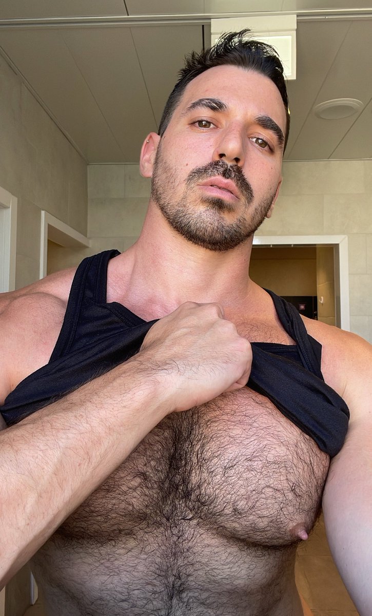 THICKmacho's tweet photo. It’s feeding time at the gym 
https://t.co/0YCTpDGyWr https://t.co/alMDLTINP6