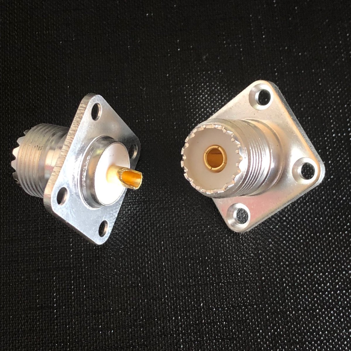 New arrival from a special order for SV1AFN.com Silver plated body, PTFE insulator and gold-plated inner conductor - Ultra low-loss, it works at higher frequencies than much more expensive similar types  sv1afn.com/en/rf-connecto…