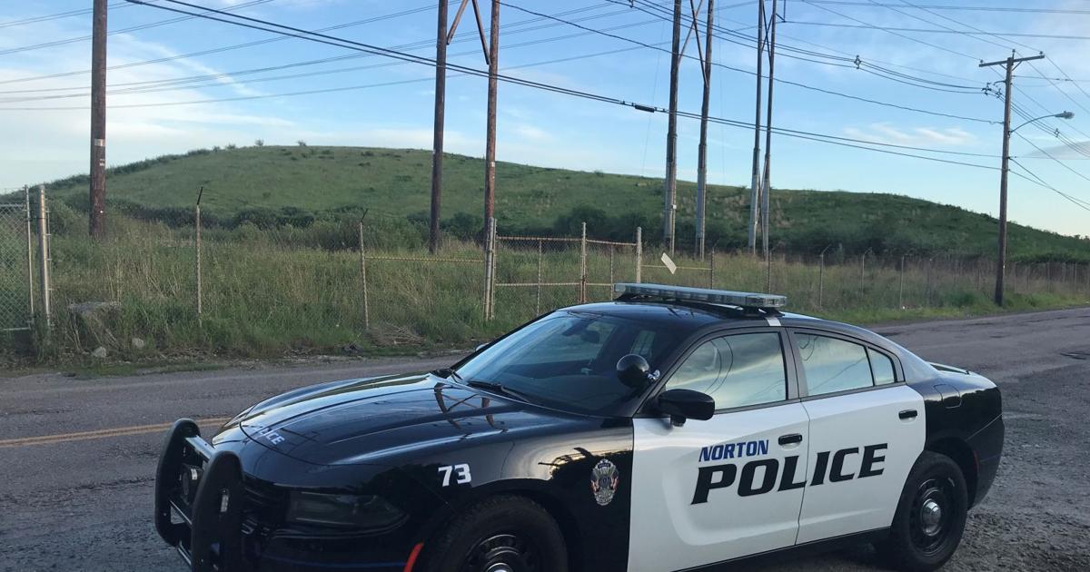 A Sharon man faces arraignment Thursday in Attleboro District Court on charges he allegedly threatened a #Norton man with a firearm. David Keating, 22, was arrested on a warrant Wednesday at his home by local detectives with the help of Sharon police. ow.ly/JOSf50JQAbB