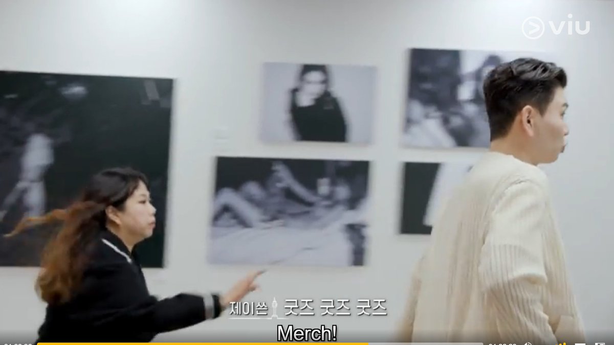 KCDramaWings's tweet photo. The way they ran to the merch area 🤣
Some celebrities are fan girls too, except they have more cash to spend
#SeoulCheckIn #LeeHyori https://t.co/sQz19Wdi7N
