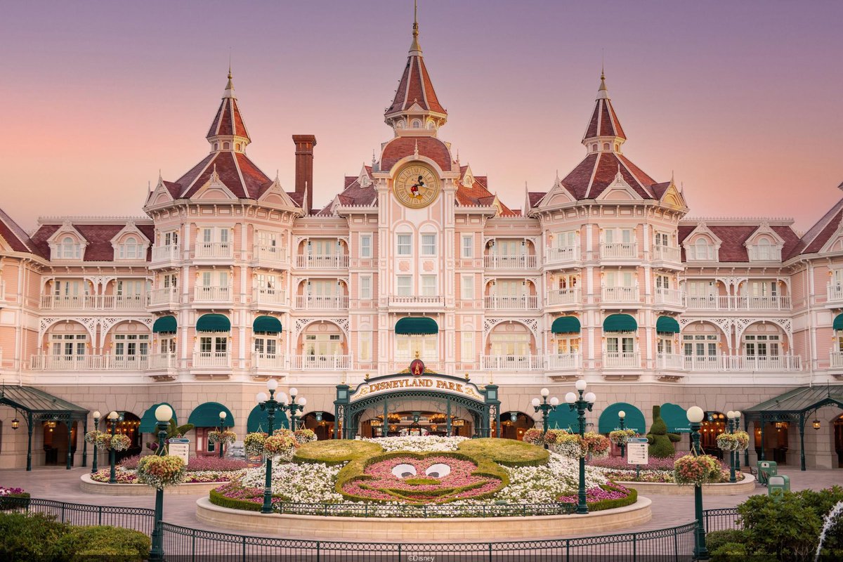 BlogDLP's tweet image. ✨ Relax and reminisce over the Disneyland Hotel with its full music background loop… 

youtu.be/jetE5iKHjn0 🔊