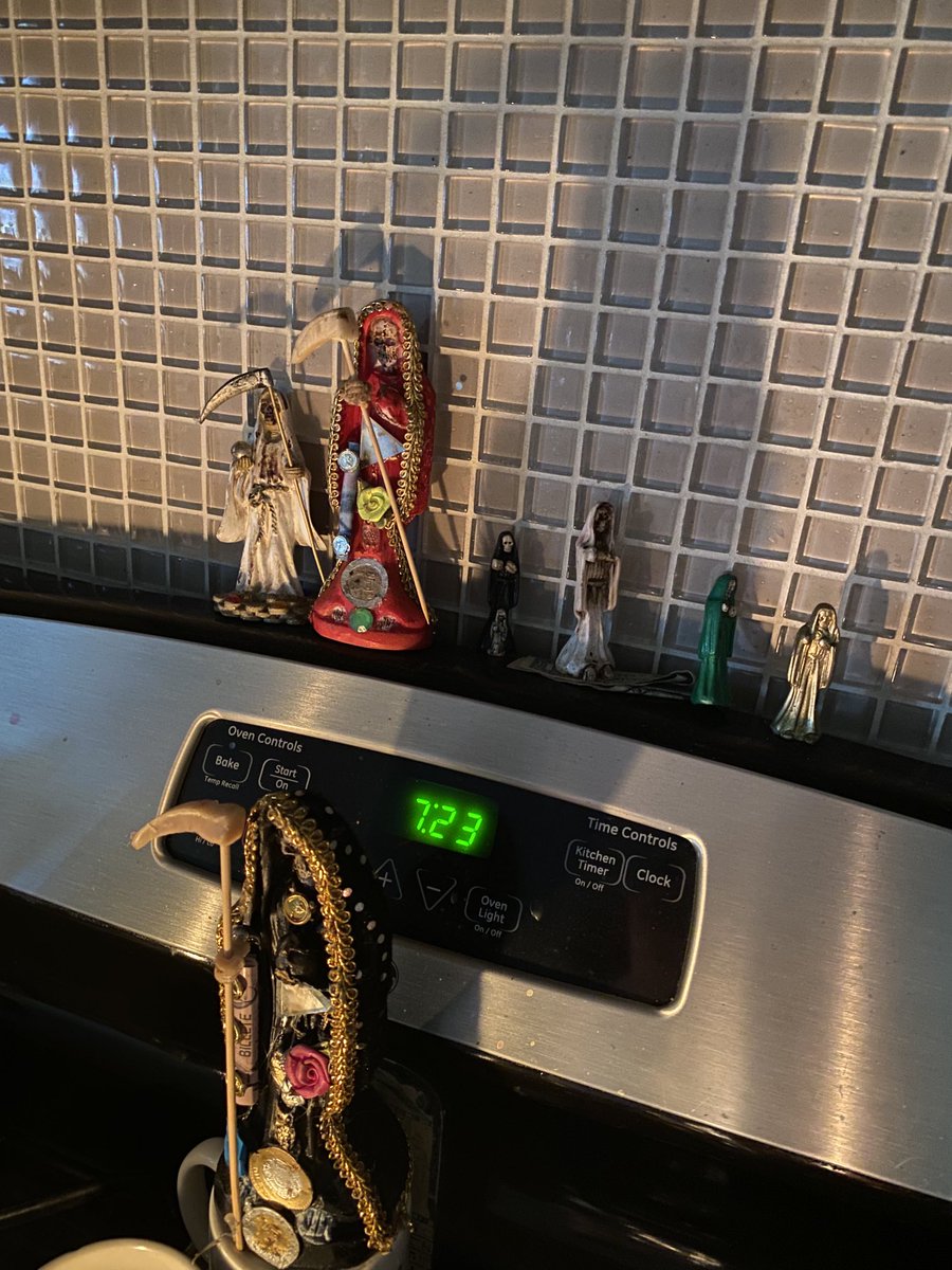 lisaderrickfin1's tweet photo. #santamuerte #santisma #twintemple https://t.co/yLo5ACGKVC