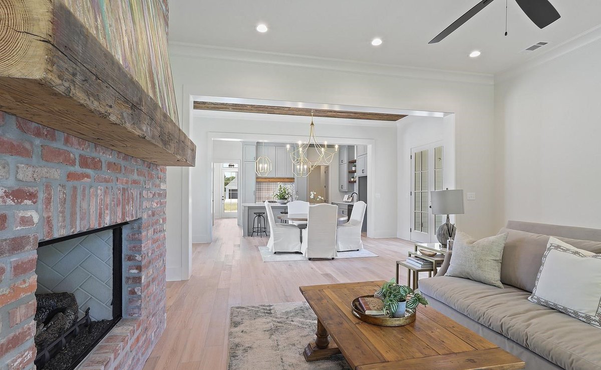 EVTashaClark's tweet photo. #PropertyOfTheDay - 12724 Solemn Oaks Ave
🛏️ 4 Beds | 🛁 3 Baths | 🏡 2,588 sq. ft

Full listing: https://t.co/TWAhDCSgIG
Call or DM: 225-241-3181

Listing provided courtesy of: Brittney Pino &amp; Associates

#engelvolkers #reatortashaclark #realestate #batonrouge #realtor https://t.co/AobeQ1ic9g