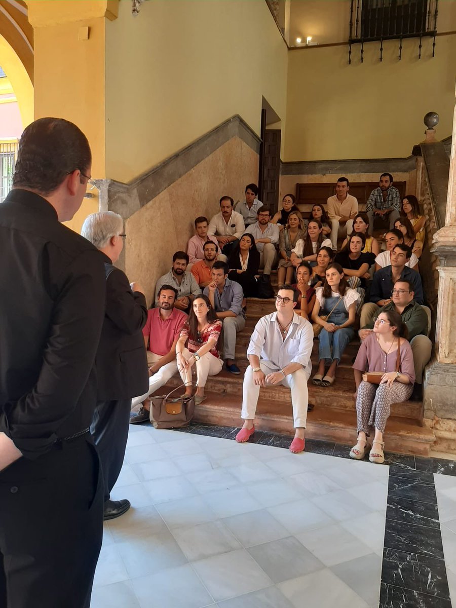 cursillosevilla's tweet photo. En un acto encabezado por nuestro consiliario D. Eduardo Martín Clemens, el arzobispo @ArzobispoSaiz acaba de explicar a los jóvenes los orígenes del Movimiento de Cursillos de Cristiandad @CursillosSpain. (1/2) https://t.co/SoCXYng3Sv