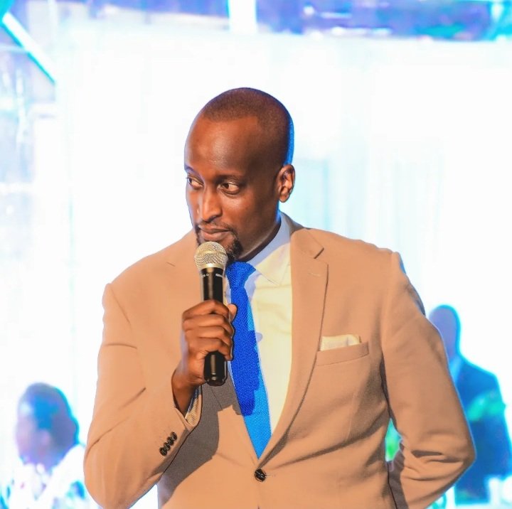 RegIsheja's tweet photo. Quite the pioneering event to MC last night, as @RUBiSEnergyRw launched the #UltraTec Advanced Fuel Technology in #Rwanda, an additivized fuel that increases power and fuel economy at no extra cost.
📸 : @visualcolour
#TheXtraXperience #FuelWithRubis #TransMeet #RwOT https://t.co/DgUooI1U20