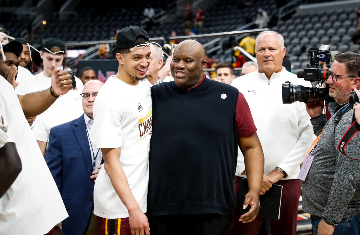 RamblersMBB's tweet photo. The best there is 👏

THANK YOU to our athletic trainer, Corey Oshikoya, for his years of service to the Ramblers. You will be greatly missed! Forever a Rambler! https://t.co/G7KwoNnAVs