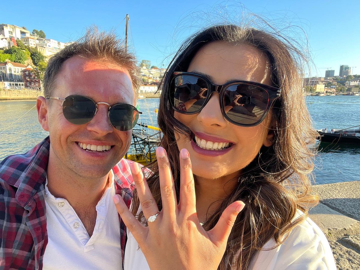 KikiJit93's tweet photo. We got engaged 💍❤️ https://t.co/1TmE7i5kpq
