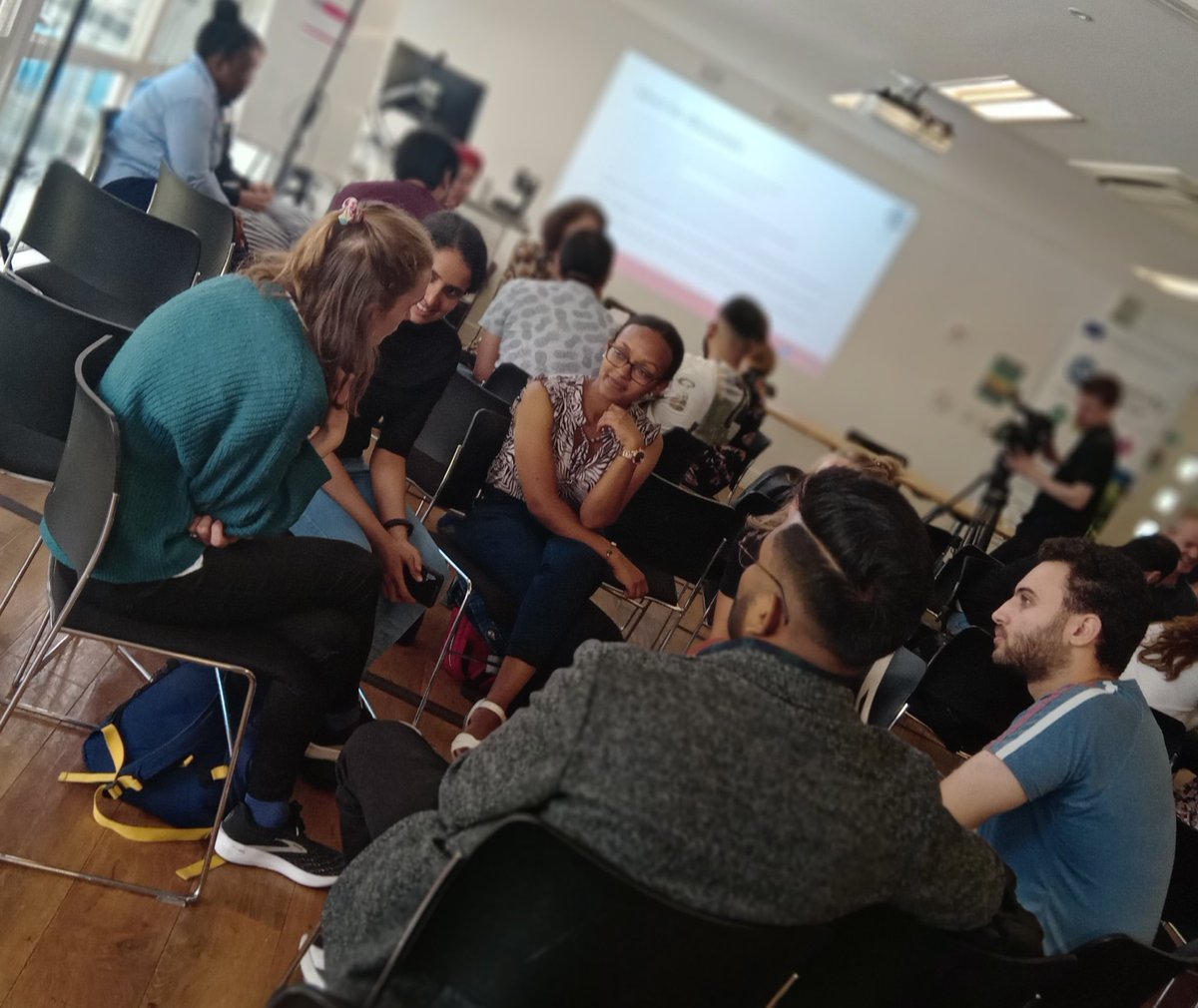 UA_DTA's tweet photo. Small group discussions between current DTA researchers and alumni - sharing experiences #phdlife #DTASummer22 https://t.co/HAEnWRhUiu