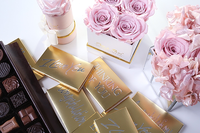 EternalRosesNY's tweet photo. All you need is love...but a little chocolate and some pink roses now and then never hurt and are always a delicious cure to a bad day.  Happy World Chocolate Day⁠!🍫🎂⁠
⁠
#worldchocolateday⁠ https://t.co/RRr8JS7Rpx