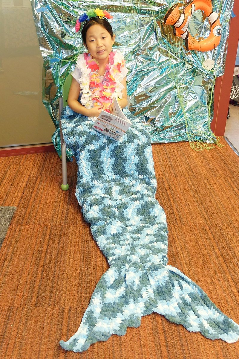 MCPL_Libraries's tweet photo. Just another day at #OlneyLibrary, with Sr Librarian Myra as mermaid?! 🧞 She’s joined by several of our young patrons! Big thanks to Librarian Michelle for crocheting this gorgeous work of art. Swim by to join us for #OceansofPossibilities #SummerReadingChallenge! https://t.co/K8zUTpU8kR