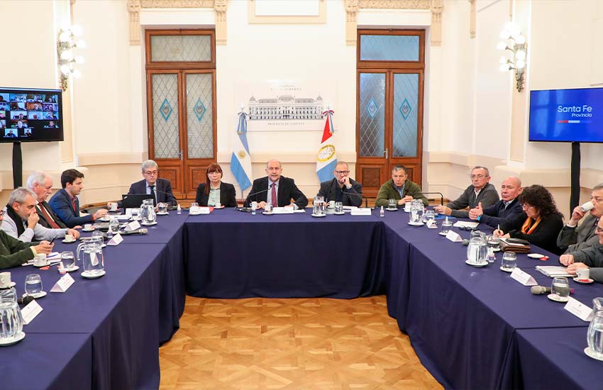 Acuerdo de #SantaFe y #Nación por la deuda de coparticipación.
FECOI participó del encuentro donde el gob. <a href="/omarperotti/">Omar Perotti</a>  y el ministro de Economía #WalterAgosto dieron detalles para regularizar $151.870 millones de deuda histórica por la coparticipación bit.ly/3nIYljN