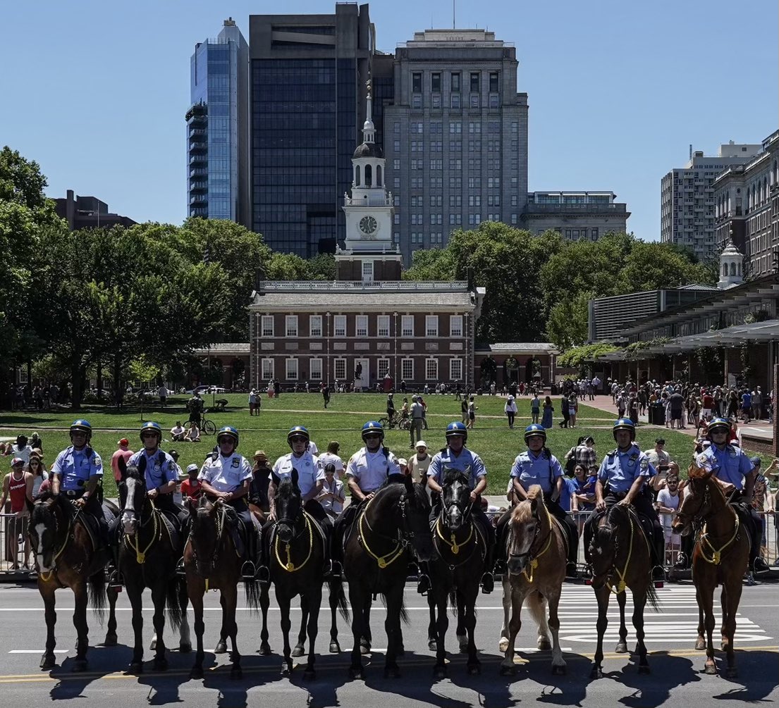 PPDMountedUnit's tweet photo. 4th of July celebrations at Independence Mall 🇺🇸 #MountedPatrol #Philadelphia #PhillyPpd https://t.co/9EEY9pv9bo