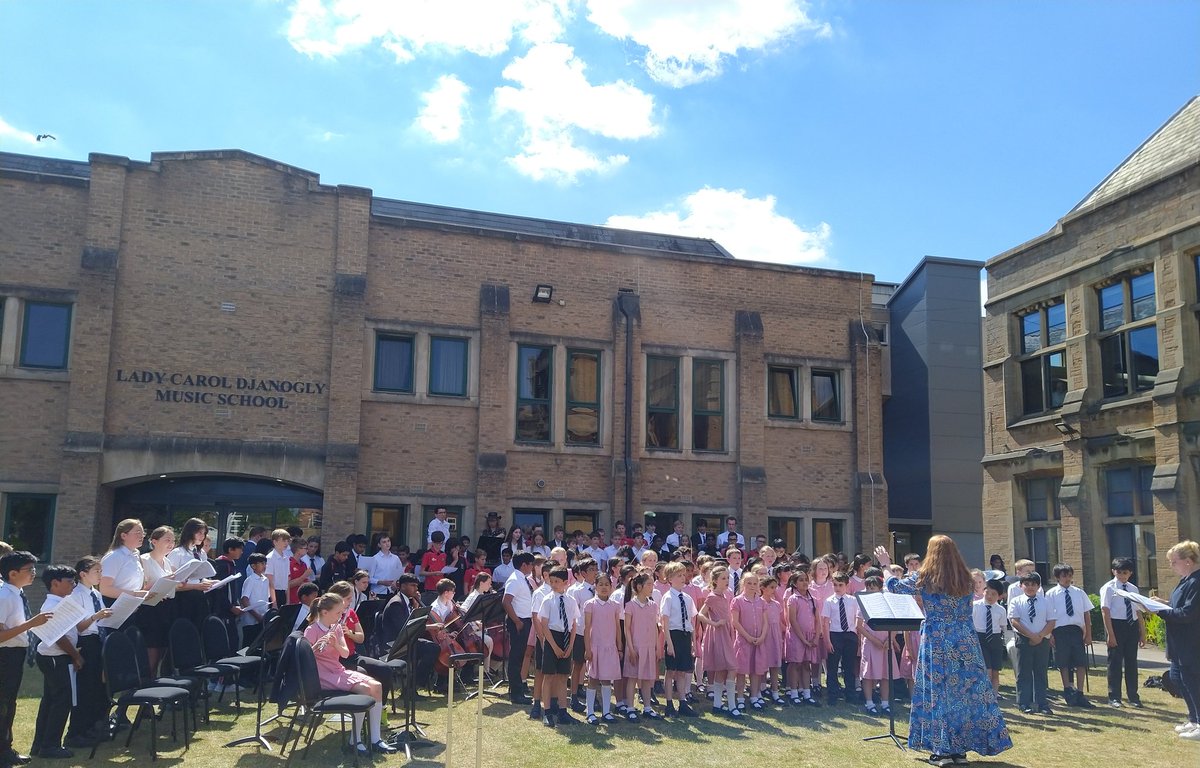 Final rehearsal for our end of term outdoor festival!