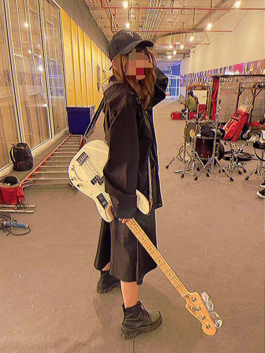 SLEEPLESSLAiLAC's tweet photo. Hold my hand until we cross this BARiCADE 🎸
AKR is BACK!! 🔥
https://t.co/Bt8OuwSAe8
#AKIRAKURØ #BARiCADE #AKR https://t.co/1C2Yzh9ehz