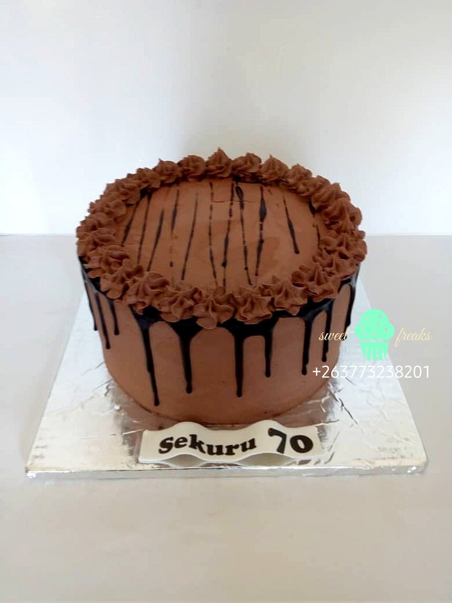 Sweet_Freaks's tweet photo. It's world #ChocolateDay2022 and here are some of our fav chocolatey pieces😋😋😋. Did you get some today? https://t.co/KtbbLwXDjV