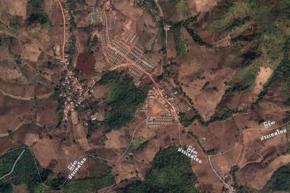 mthaw_mm's tweet photo. Any idea what these buildings are? 

They are located at 16.048070, 98.618503, right at the Myanmar Thai border, and only about 30km from ဥကရာစ်ထ. https://t.co/UtNzjrNsMC