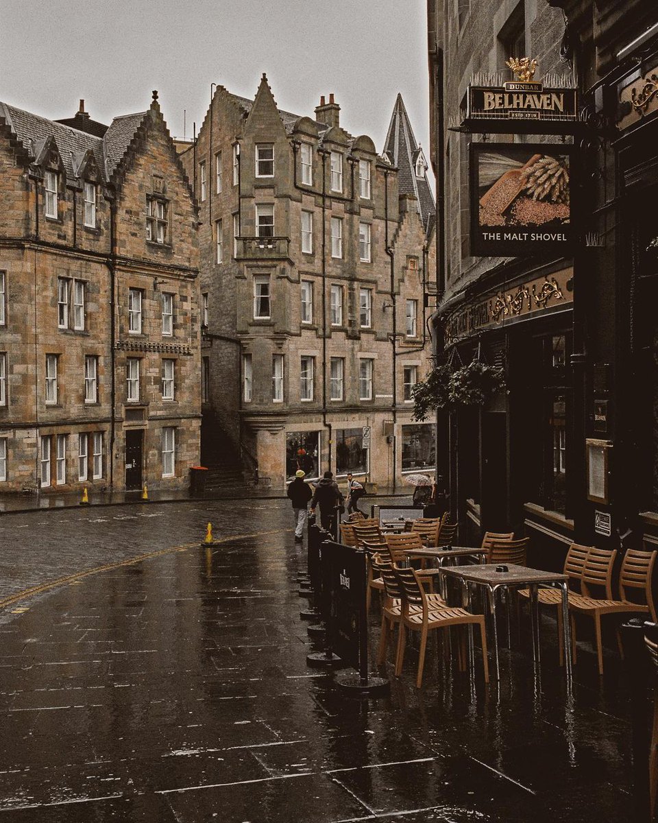 Cockburn Street, Edinburgh by comewithkris