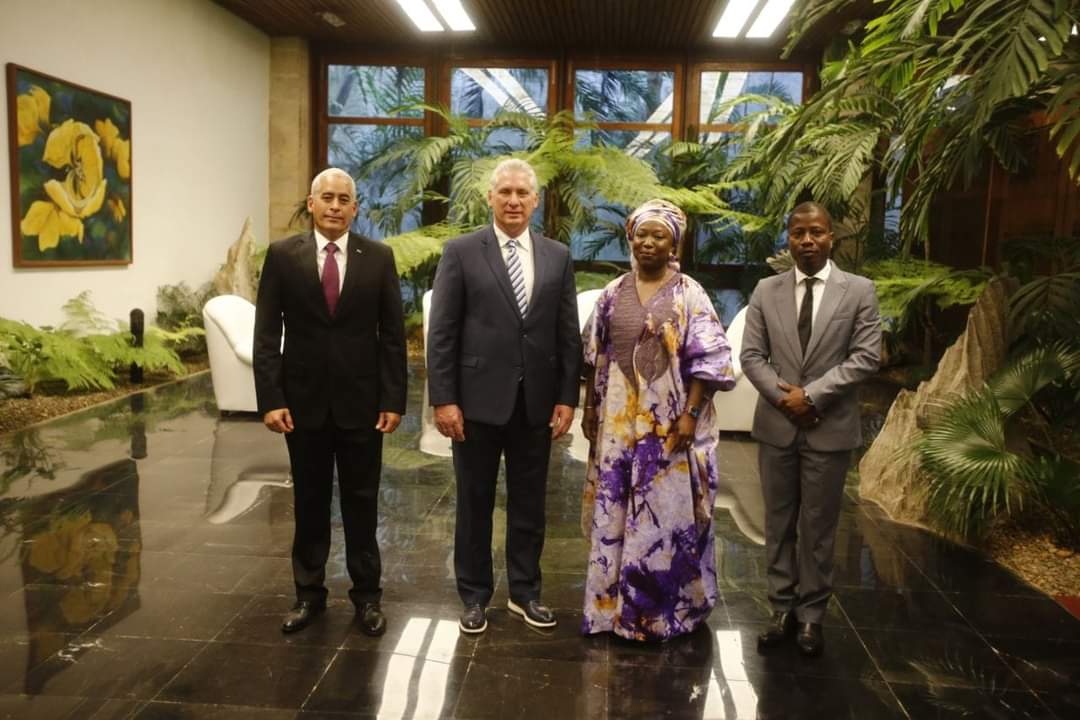 Le président de la République de Cuba, Miguel Díaz-Canel Bermúdez, a reçu aujourd'hui les lettres de créance de Mme Viviane Laure Elisabeth Bampassy, ​​ambassadrice de la République du Sénégal.  #aniversario48cubasenegal #CubaÁfrica @AissataOfficiel @MaeseSenegal