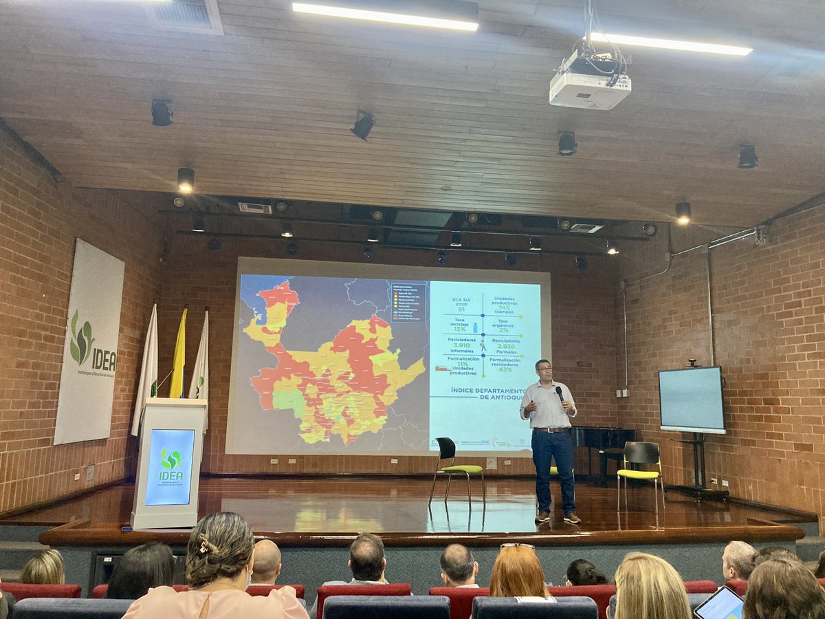 carlosiuribe's tweet photo. No nos detenemos en la lucha frente a la #EmergenciaClimática en Antioquia. Con empresarios y la academia socializamos hoy el proyecto de implementación del Sistema Departamental de #EconomíaCircular que realizamos con @cta_co, @SomosSocya, @unidosporagua y @ProductividadAn. https://t.co/pOZCQS8Fb8