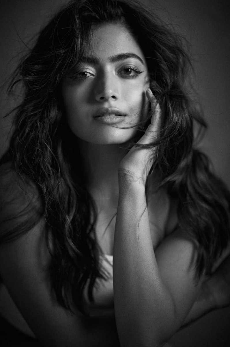 Geethamadam's tweet photo. From the latest photo shoot. @iamRashmika maβam calls it #WhiteTseries. More pics to follow I guess #RashmikaMandanna https://t.co/o38HeOpU8X