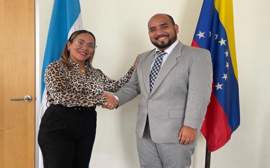#Venezuela y #Honduras estrechan lazos de amistad y cooperación educativa psuv.org.ve/temas/noticias…

#VenezuelaDePaz 

#JusticiaParaCarlosLanz