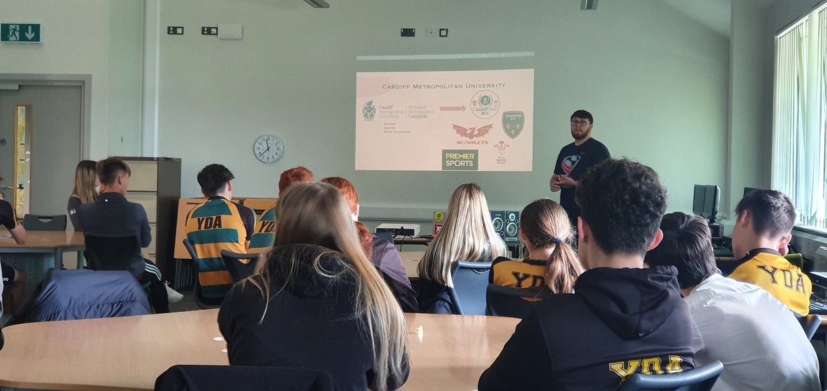 Dyffrynamanpe's tweet image. Diolch expupil @callumhowells19 USA's National womens rugby chief analysist for 7's &amp;amp;15s, for speaking to and inspiring our GCSE PE &amp;amp; BTEC Sport pupils today. #futureanalysts #ydape