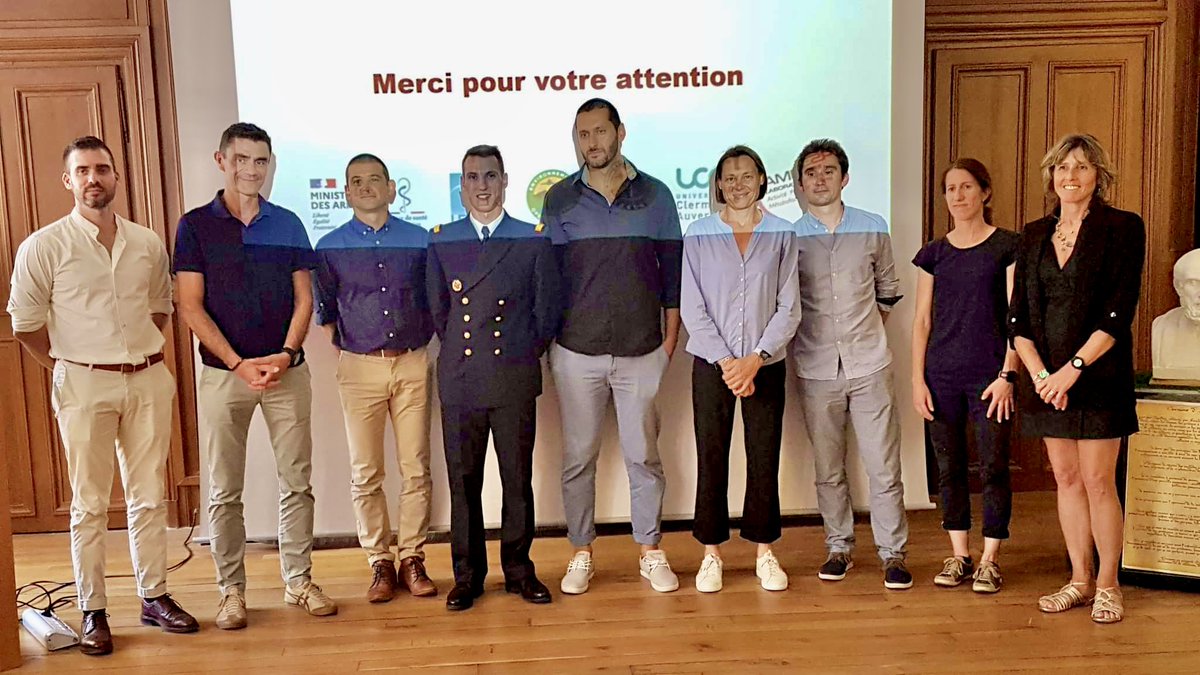 [#ÀLHonneur] 🎉 #Félicitations Dr Émeric Chalchat 👨‍🎓
👏 Brillante soutenance à l'<a href="/SSA_EVDG/">Ecole Val-de-Grâce</a> 
Bravo pour tout le travail accompli dans le cadre de cette collaboration multipartite avec <a href="/santearmees/">SantéArmées</a> <a href="/UMR_LBEPS/">UMR LBEPS</a> <a href="/UnivEvry/">Université Évry Paris-Saclay</a> @Ame2pLab <a href="/UCA_Recherche/">UCA Recherche</a> 🤝