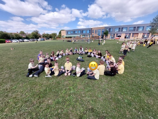 EastfieldPSHull's tweet photo. 🎂The children really enjoyed today's lunchtime celebrations for HCAT's 9th birthday 🎂 #HCAT9thbirthday  #epslunchtime @hcatcatering @HCATschools @EastfieldPSHull https://t.co/BZjJFcuatq
