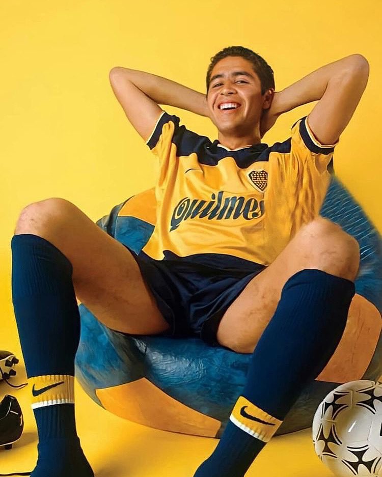 [ARCHIVES]

Juan Román Riquelme en 1998 avec le Boca Juniors. 🇦🇷⚽️✨ #football #vintagesoccer #BocaJuniors #riquelme
