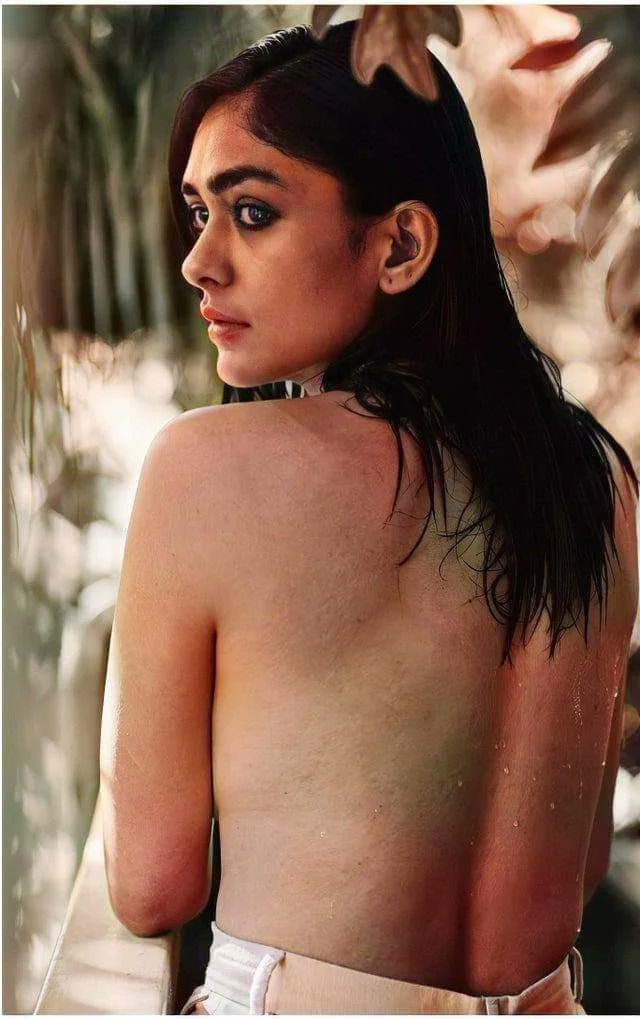 LoceNose's tweet photo. The back is the best when its backless compt. #fetish #nose #hot https://t.co/mj2wXviLoQ