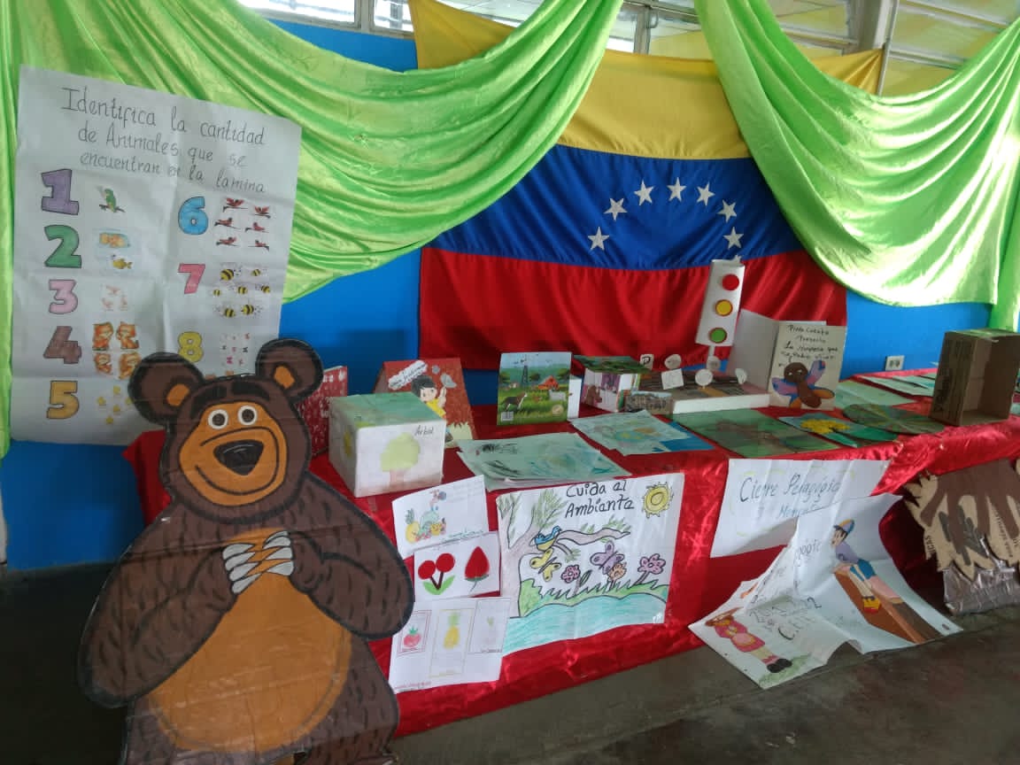 El día de hoy en el CEIE Las Tejitas de la Red Intercircuital Ezequiel Zamora, se realizó el cierre pedagógico con los niños y niñas del plantel
#VenezuelaDePaz
@ze_cojedes <a href="/_LaAvanzadora/">Yelitze Santaella</a> @MPPEDUCACION