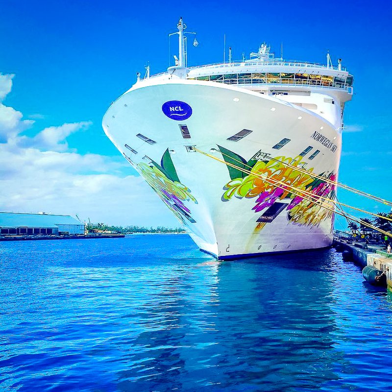 SurfnSunshine's tweet photo. RT @CruiseNorwegian: We could stare at this Sky all day. 😍 #CruiseNorwegian https://t.co/0toa0BpnMK