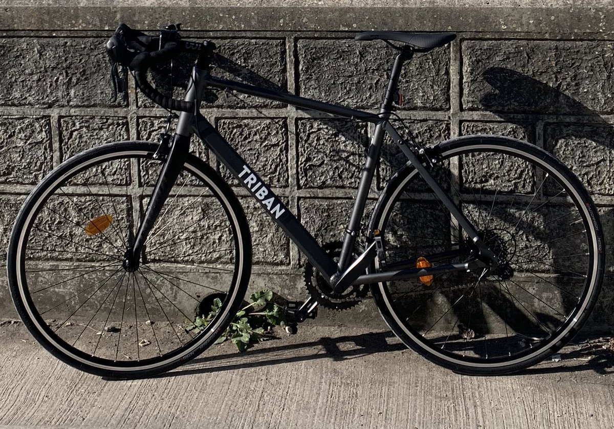 ⚠️ BIKE STOLEN IN BRIGHTON AND HOVE AREA ⚠️ ‼️Please Retweet‼️ New Triban RC120 Roadbike has been stolen from my flat car park in Hove 😭 Basically brand new, if seen on any selling sites dated back from the last few days please let me know 🙏😩