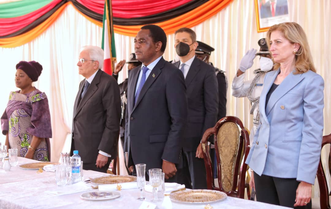 MrsHichilema's tweet photo. It was a great honour to host HE Mr Sergio Mattarella, President of the Republic of Italy and the First Lady Ms Laura Mattarella to a luncheon at State House. Our countries share a long and warm friendship based on mutual interest and respect.@ItalyinZambia
🇿🇲 + 🇮🇹 = 🤝 https://t.co/yTvdE1JQji